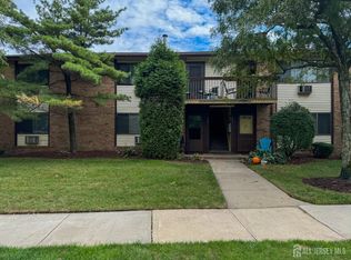 403 Cricket Ln, Woodbridge, NJ 07095
