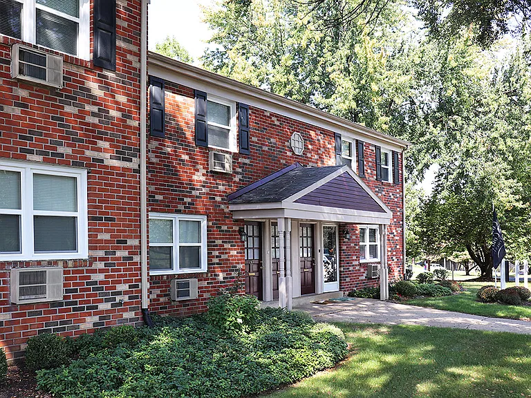 Concord Court Apartments — Photo 1