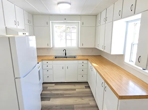 607 Saint Johns Ave SE, Red Lake Falls, MN 56750