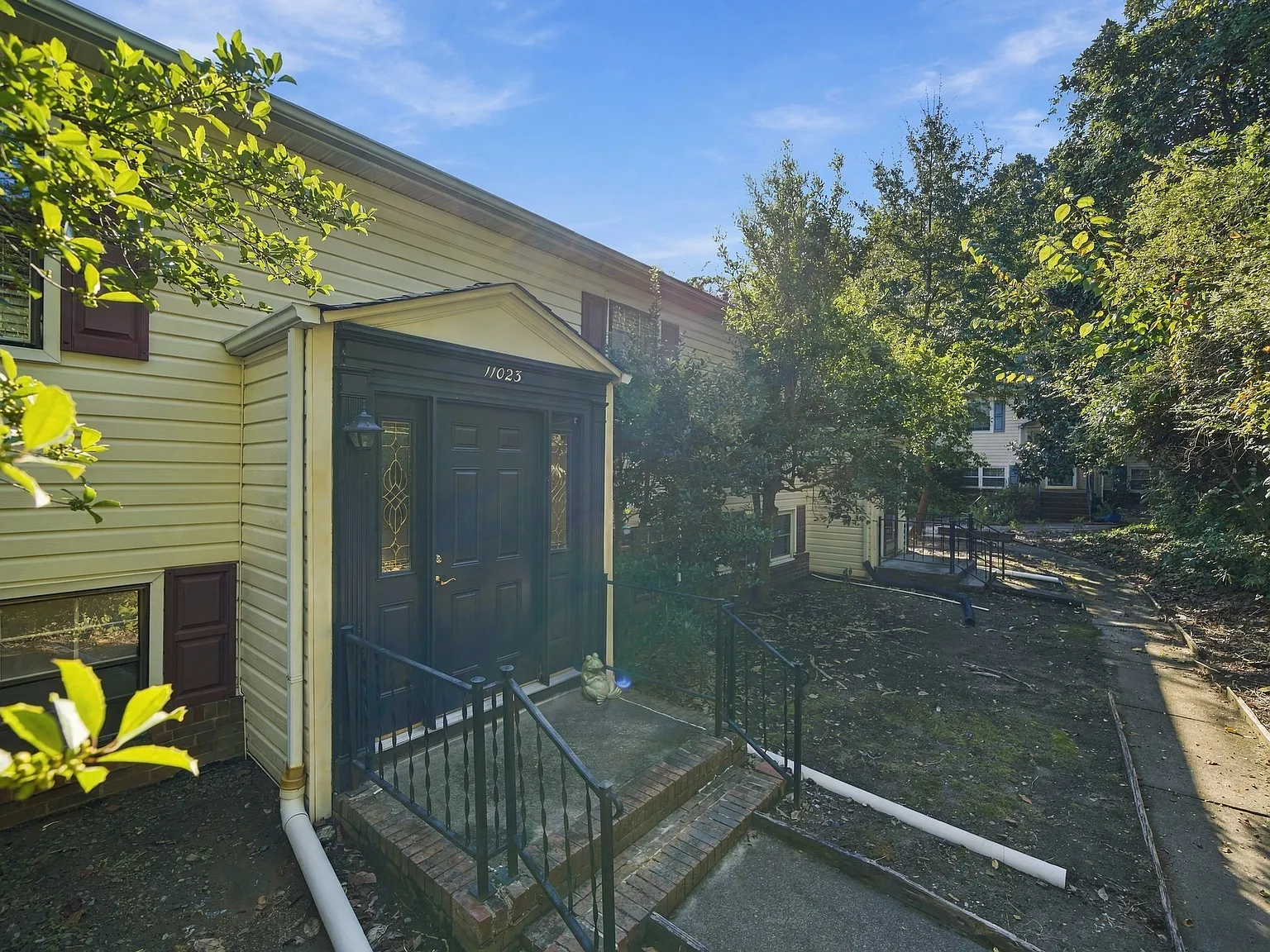 5 bed, 2.5 bath, 1800 sqft, $2,600 — Photo 3