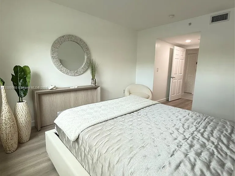 201 Golden Isles Dr #302 — Photo 20