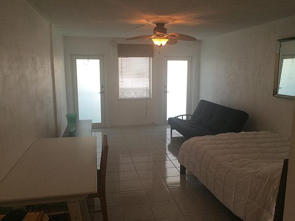 3rd image of 900 6th St APT 27