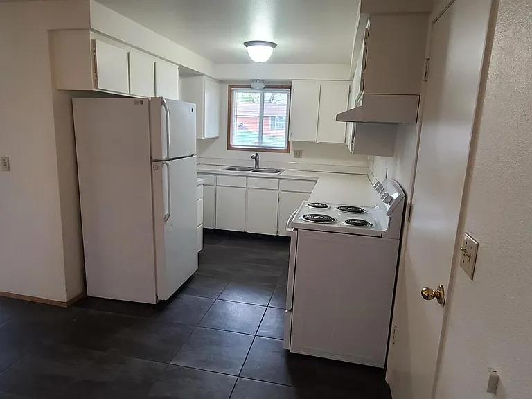 3277 Sunset Dr — Photo 6