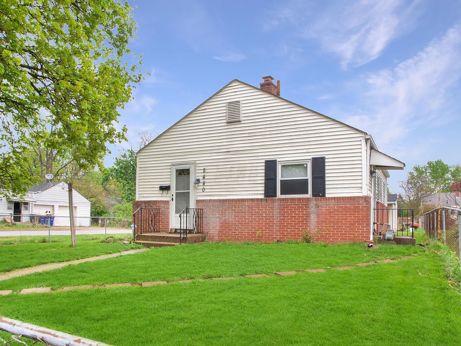 2530 Howey Rd photo 1