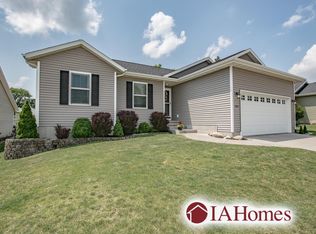 1822 Whispering Pines Ct SW, Cedar Rapids, IA 52404