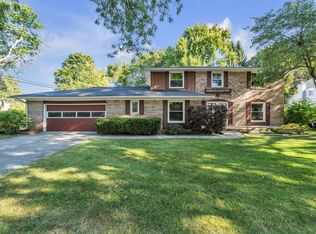 3523 Larchmont Dr, Ann Arbor, MI 48105