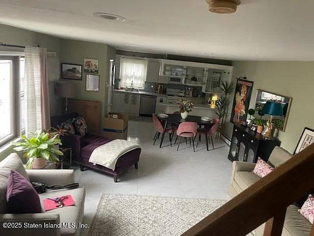 369 Crown Ave — Photo 10