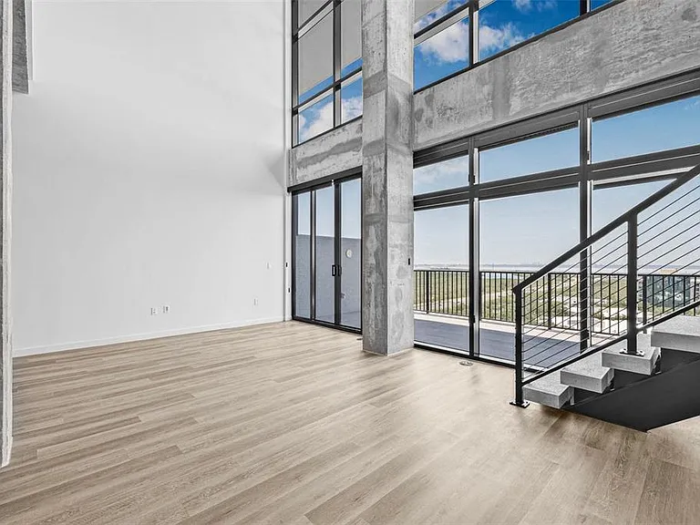 221 Main St N #Penthouse 1612 — Photo 9