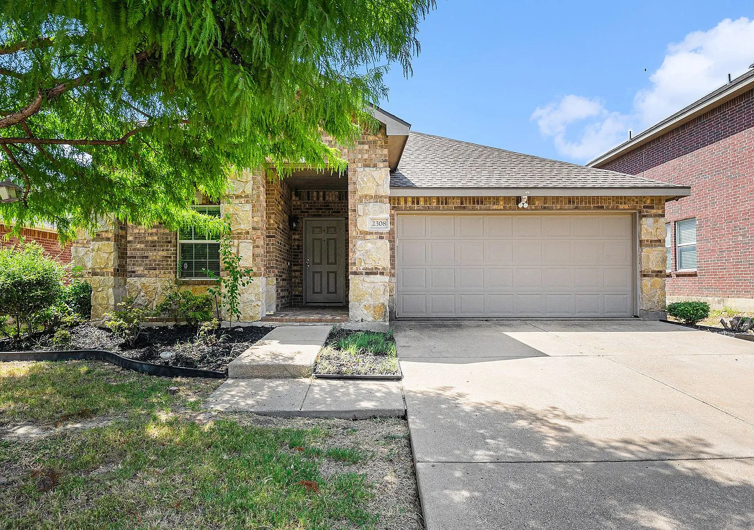 Beautifully Crafted 4-2-2 in Fort Worth! — Photo 1