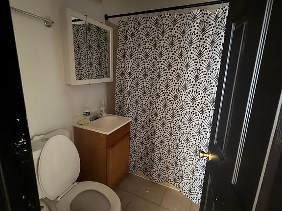 3rd image of 2613 W Capitol Dr #5