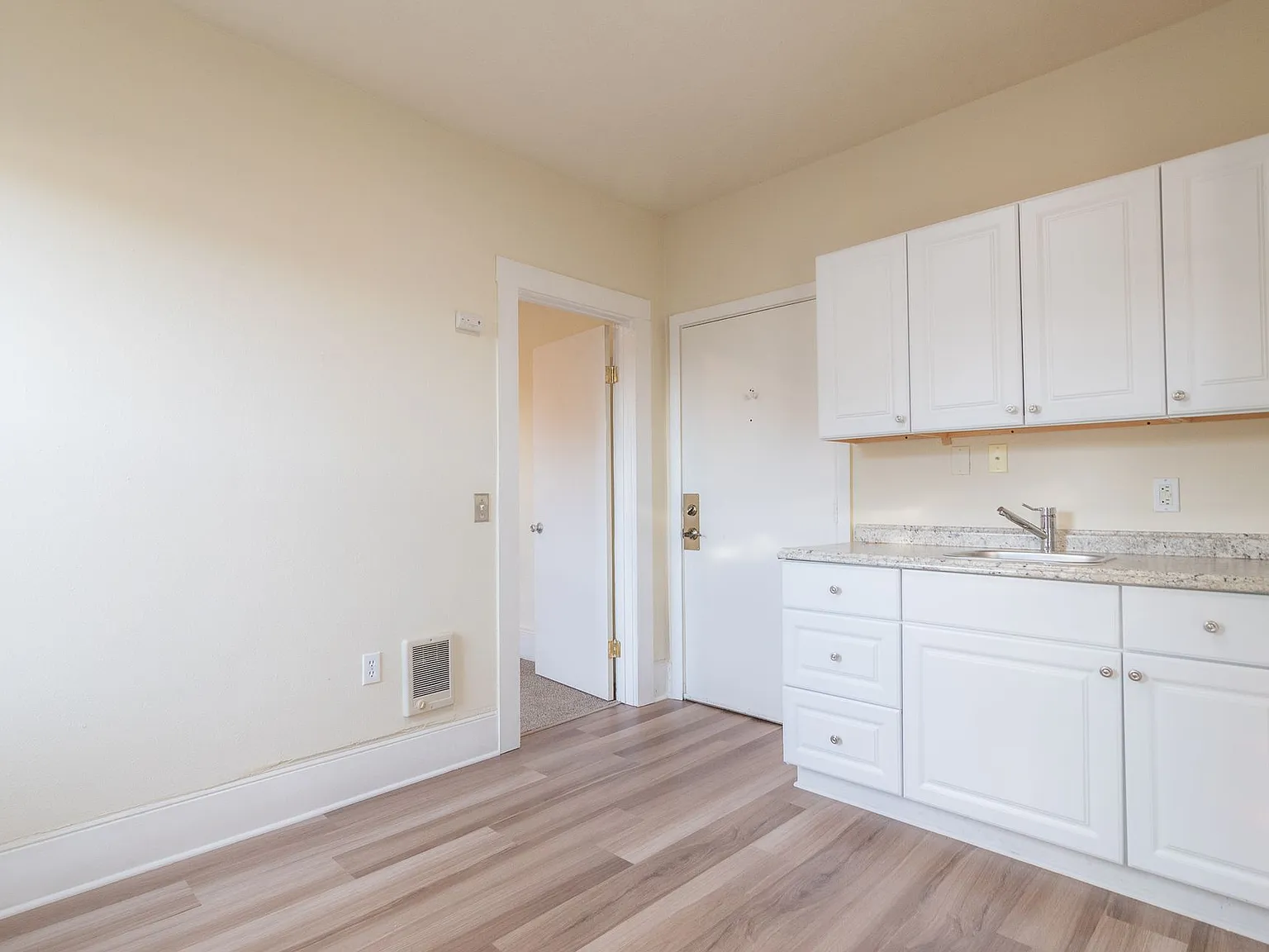 6020 Glisan Apartments — Photo 2