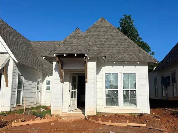 1026 Hunters Way, Opelika, AL 36801
