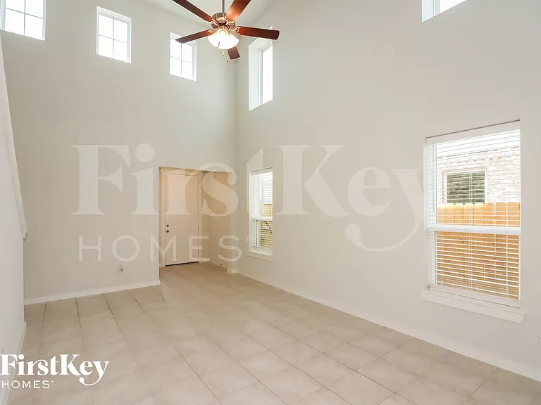 15418 Formaston Dr — Photo 3
