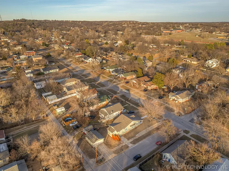 700 N McKinley Ave — Photo 33