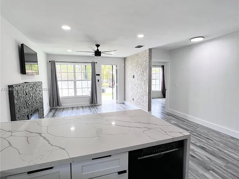 2425 SW 26th Ln — Photo 4