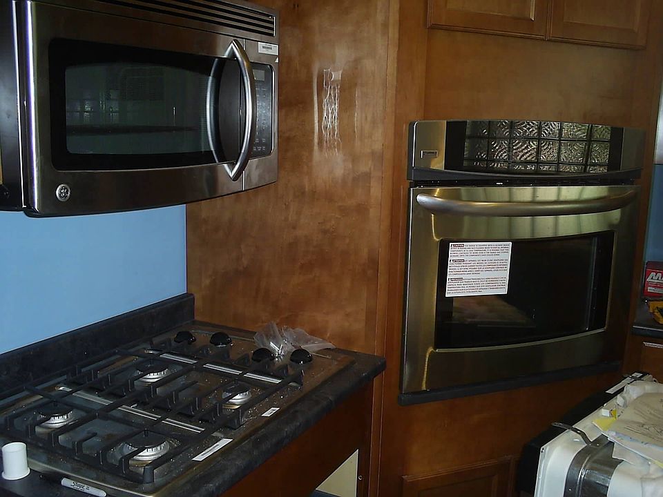 2nd image of 2129 Selby Ave