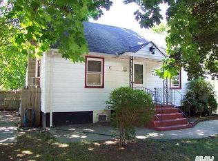 1644 E 3rd Ave, Bay Shore, NY 11706