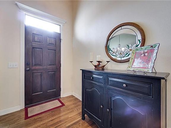 5th image of 704 SW Sterling Pl