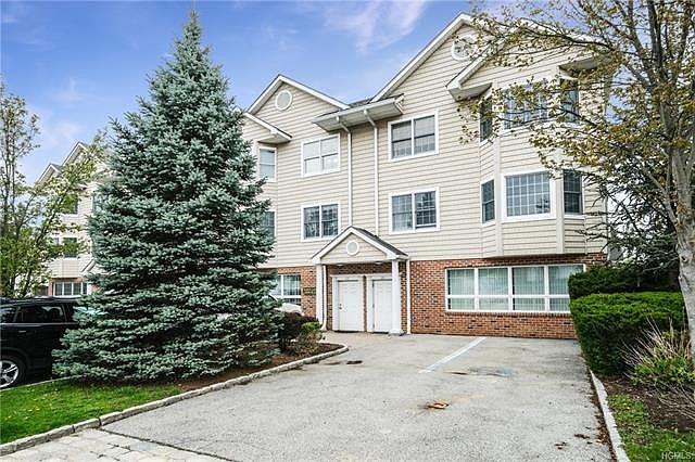 1st image of 135 Montgomery Ave #2