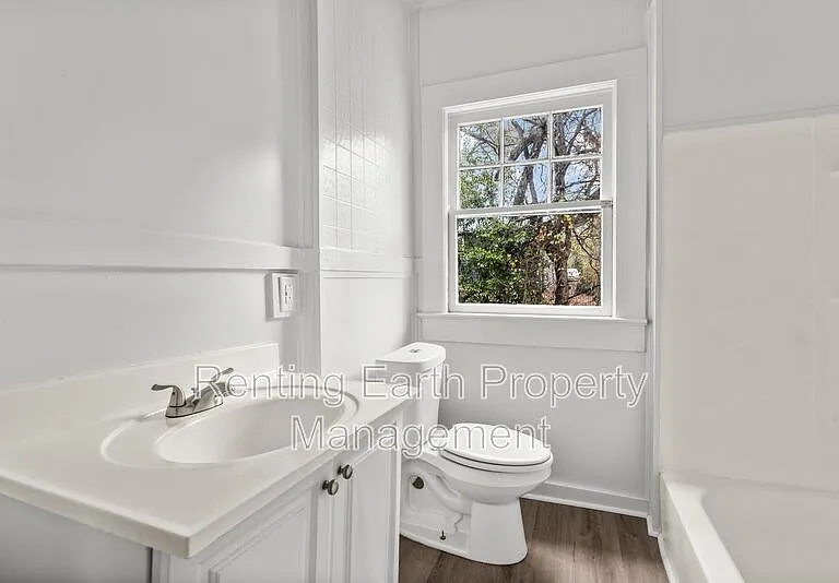 612 12th St W — Photo 8