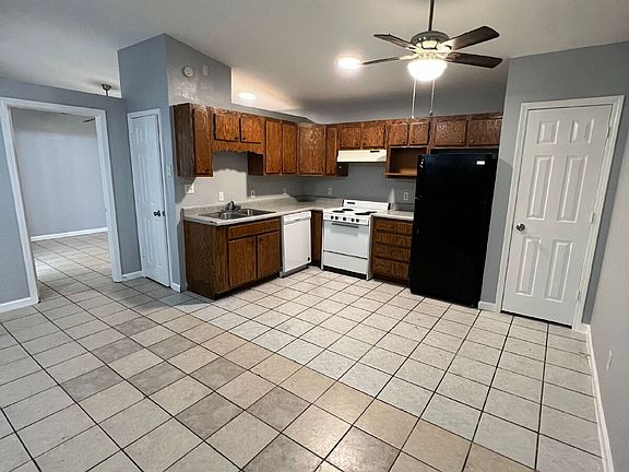 3rd image of 1115 W Jefferson Ave APT B