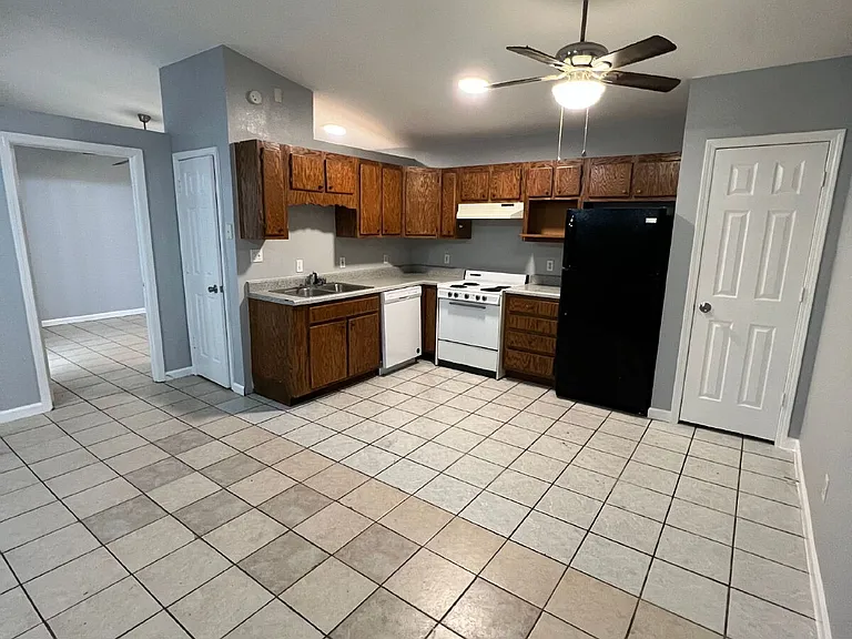 1115 W Jefferson Ave #B — Photo 3