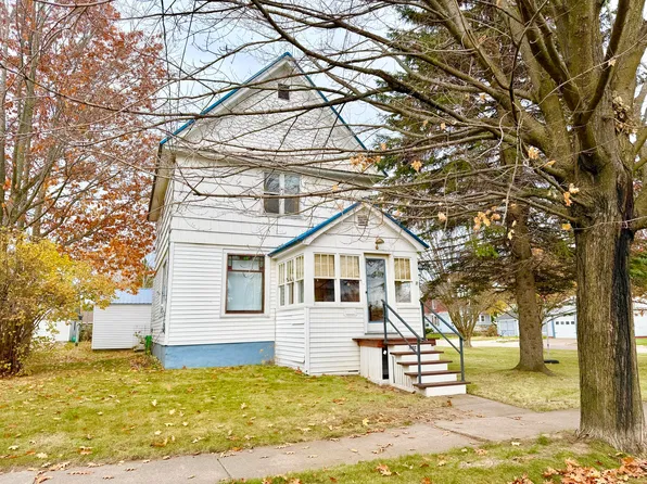 1002 Augusta St, Sault Sainte Marie, MI 49783