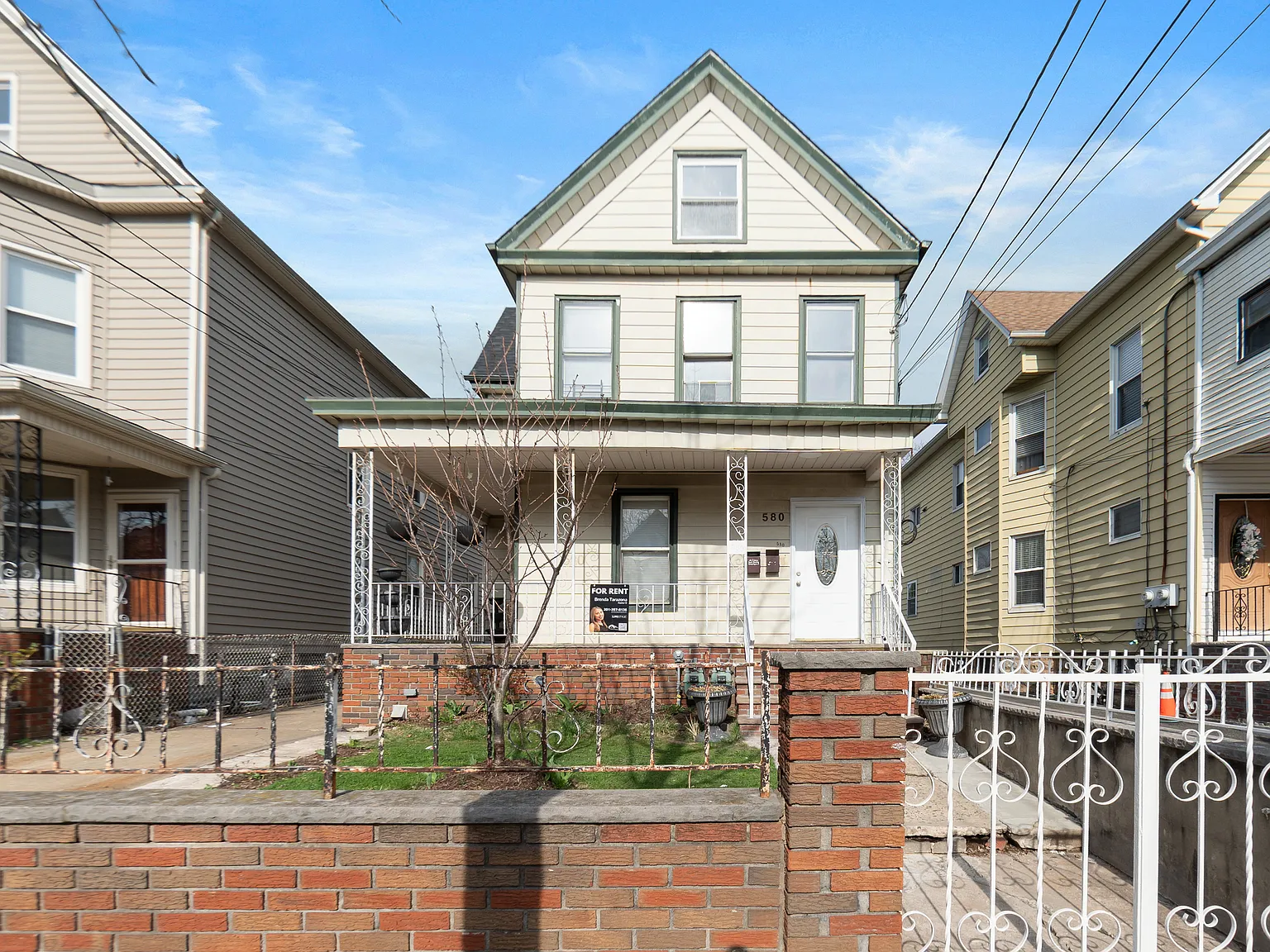 2 bed, $2,500 — Photo 1
