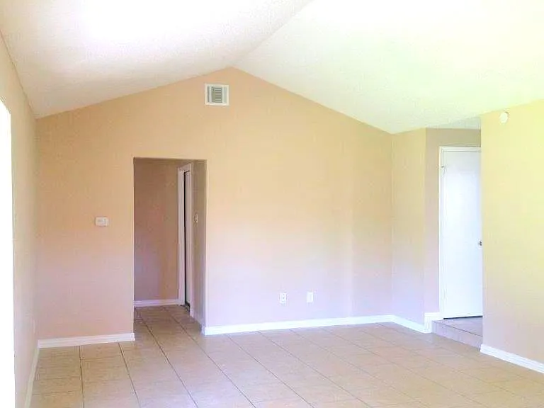 12210 Roandale Dr — Photo 6