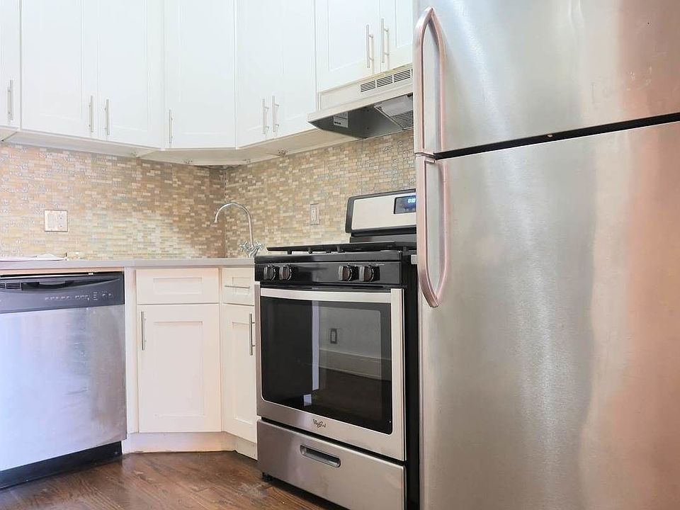 2nd image of 872 Jefferson Ave #2C
