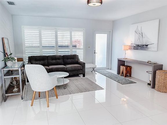 5th image of 4231 NE 16th Terrace