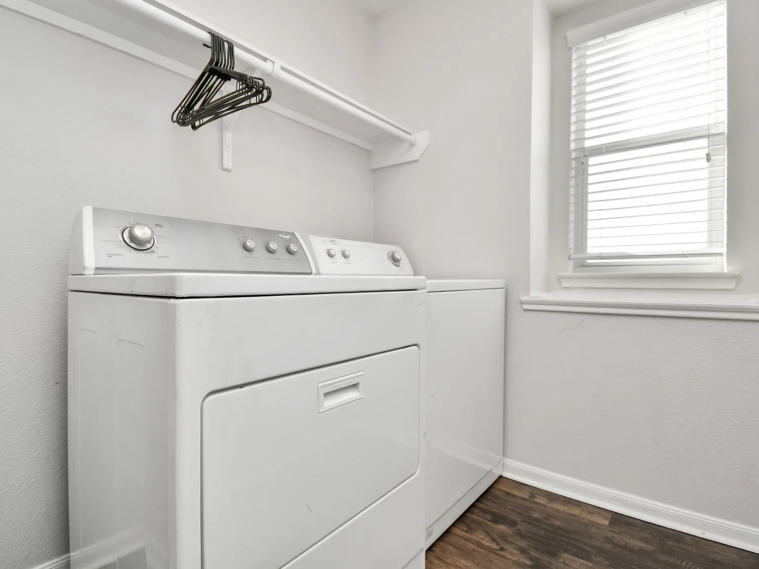 3 bed, 2.5 bath, 1635 sqft, $4,000 — Photo 4