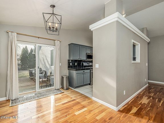 5th image of 1066 E Ezra Ave