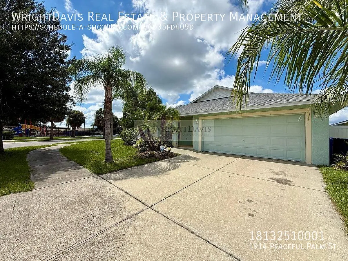 Beautiful Corner-Lot 3/2 with Large Fenced Yard & Community Amenities — Photo 2