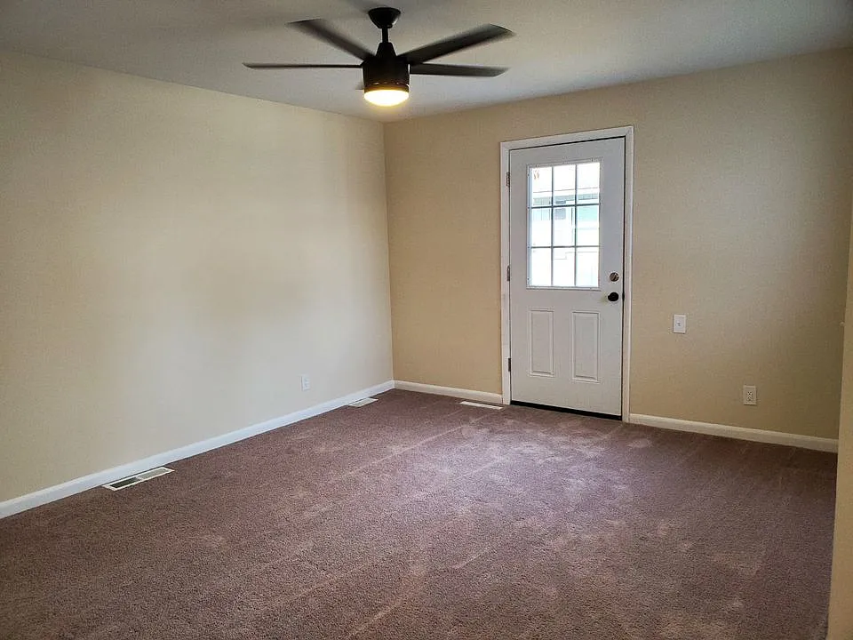 1 bed, 800 sqft, $1,010 — Photo 3