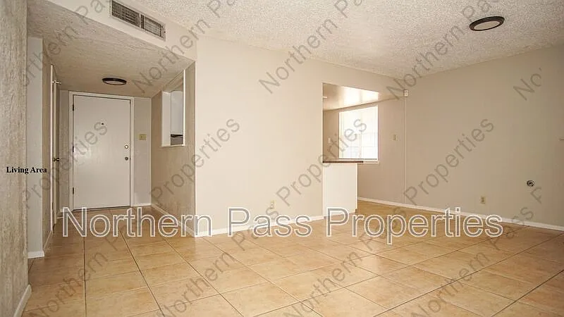2 bed, 1.0 bath, 1202 sqft, $1,225 — Photo 4