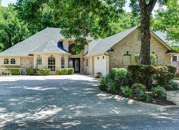 2nd image of 344 Meadowlakes Dr