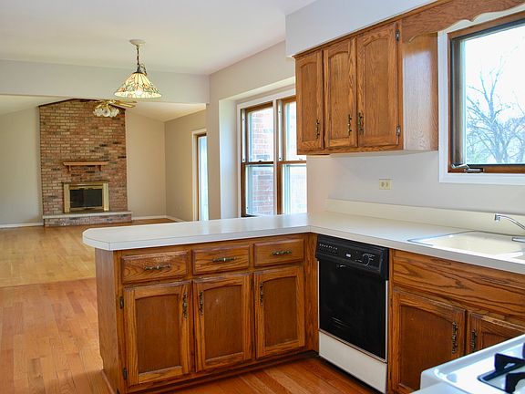 2nd image of 8204 Cromwell Ave