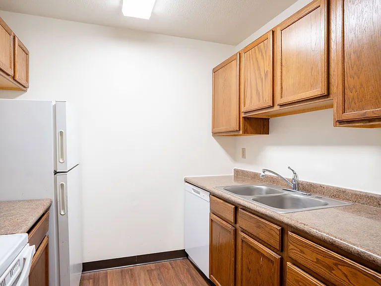 Fargo, ND Summerfield Apartments | 21A | Kitchen