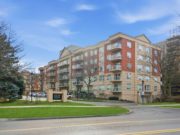 310-5188 Lakeshore Rd #310, Burlington, ON L7L 1A1