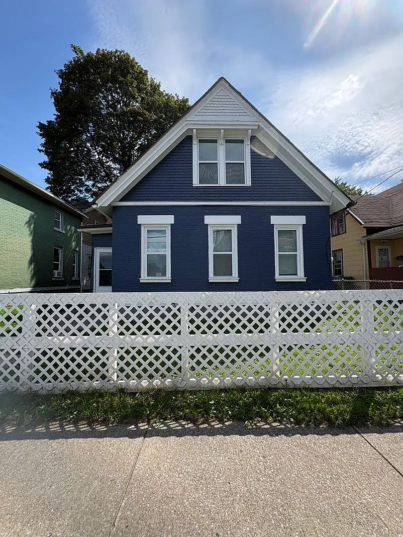 Four Bedroom Single Family Home! — Photo 1