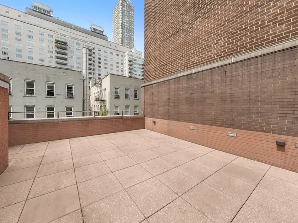240 East 67th Street image 5 of 10