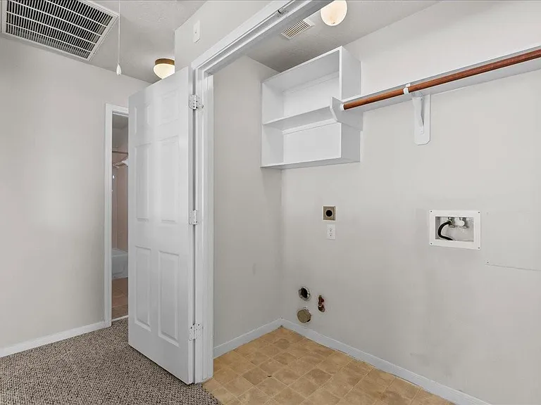 7535 Park Bend Ln — Photo 22
