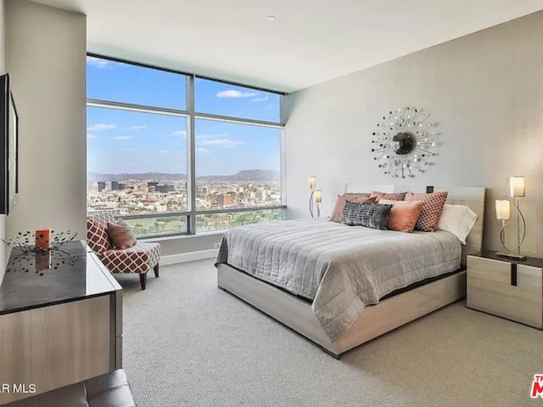 900 W Olympic Blvd #34D — Photo 23