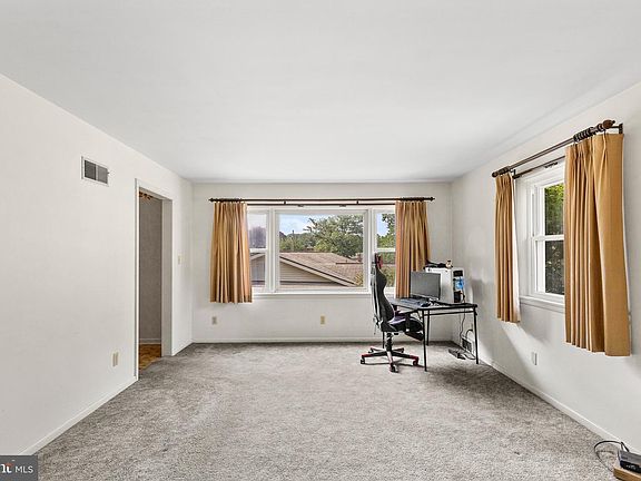 4th image of 318 Diller Dr