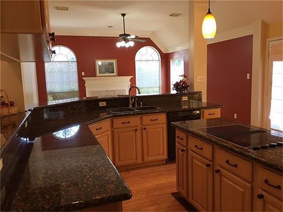 3rd image of 4403 Oak Valley Dr
