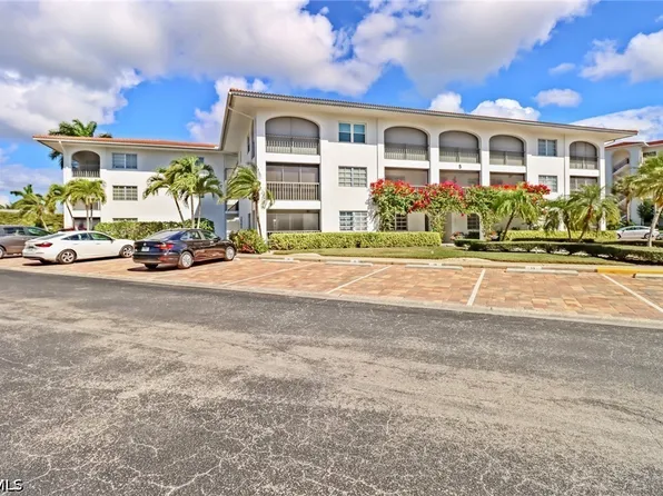 9 High Point Cir N APT 102, Naples, FL 34103
