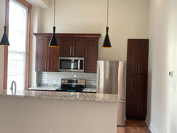 4th image of 1006 W Franklin St #2