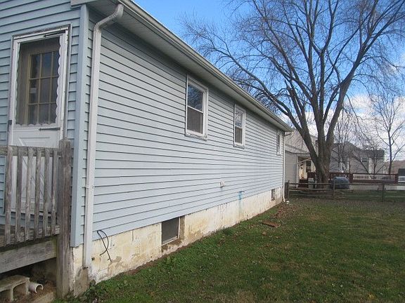 3rd image of 706 W 8th Ave