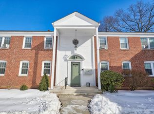 54 Robin Rd APT A2, West Hartford, CT 06119